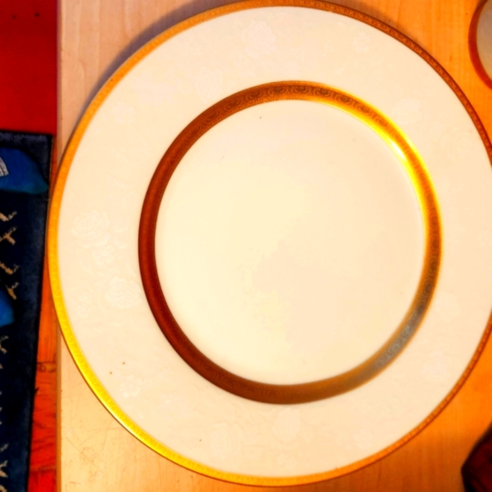 Mikasa Serving Platter 12" Antique Lace Pattern